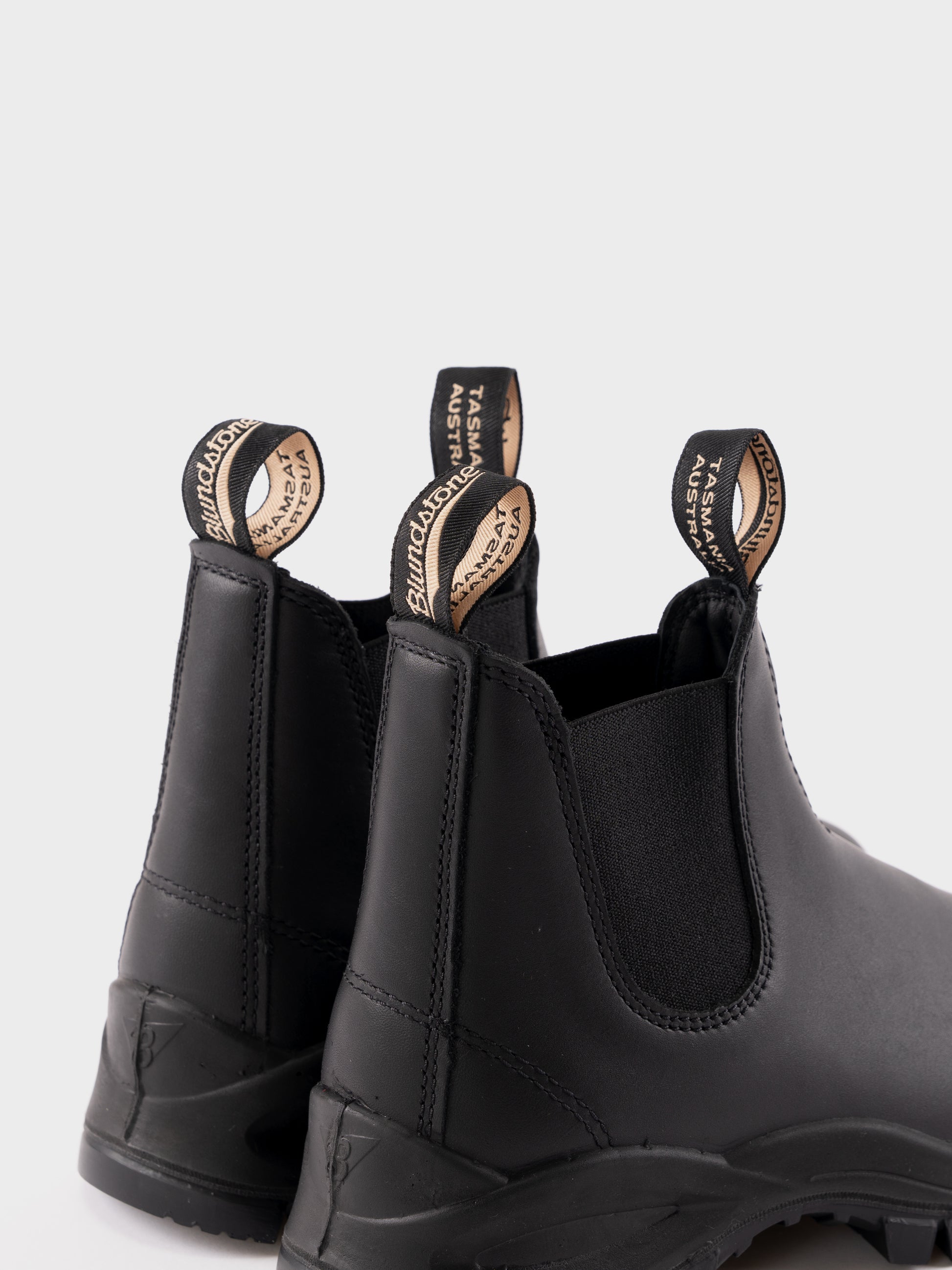 Blundstone Lug Boots - 2240 - Black Leather
