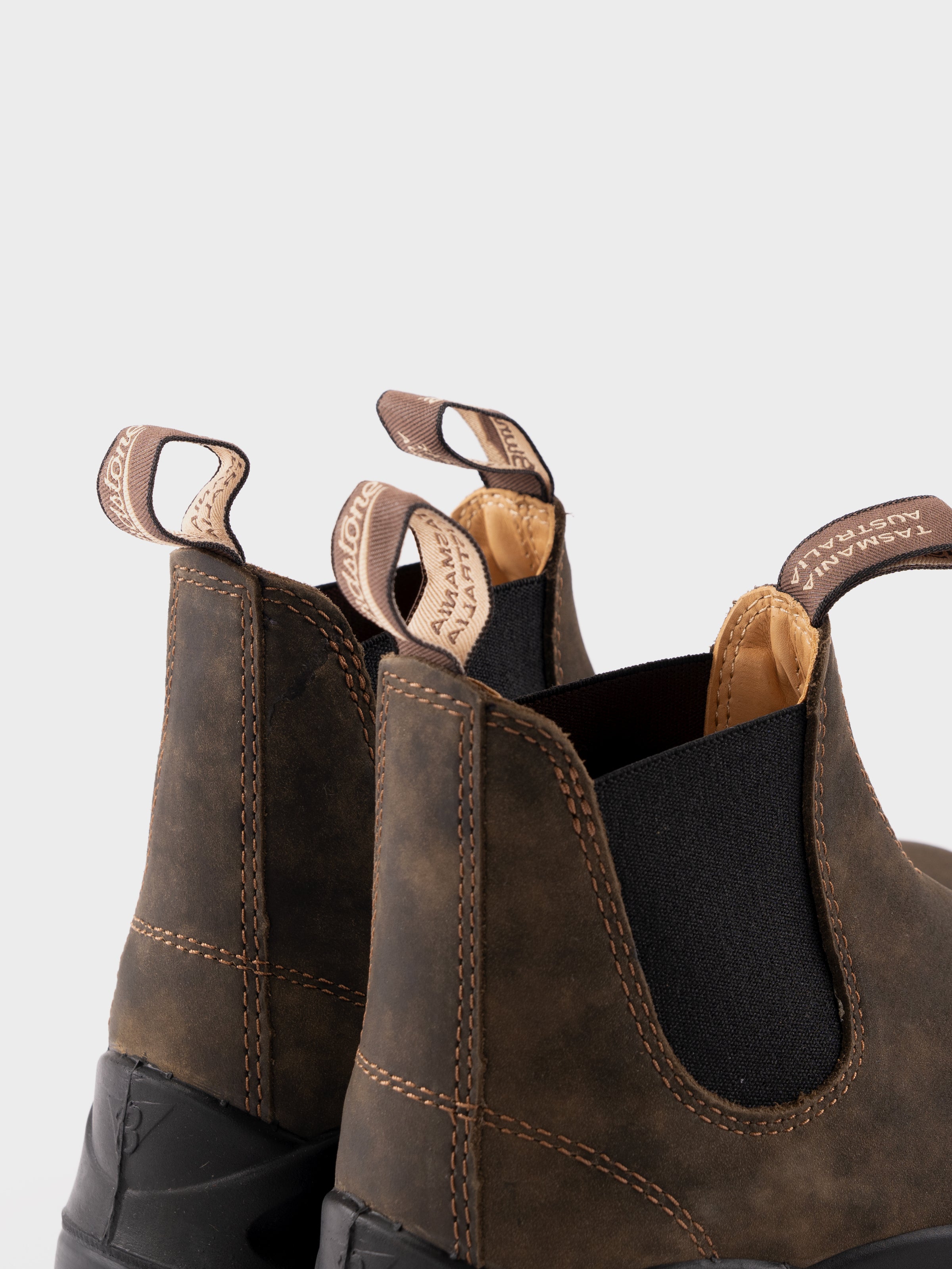Blundstone Lug Boots - 2239 - Rustic Brown Leather – Seven Stones
